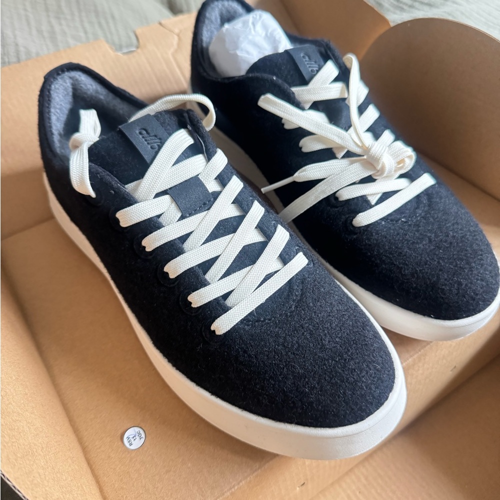 Allbirds Women's Wool Cruiser - Natural Black (Natural White Sole) - Picture 2 of 7